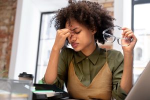 Saiba como a Reabilitação Vestibular pode aliviar sintomas de distúrbios do labirinto, como vertigem e tontura. Descubra mais.