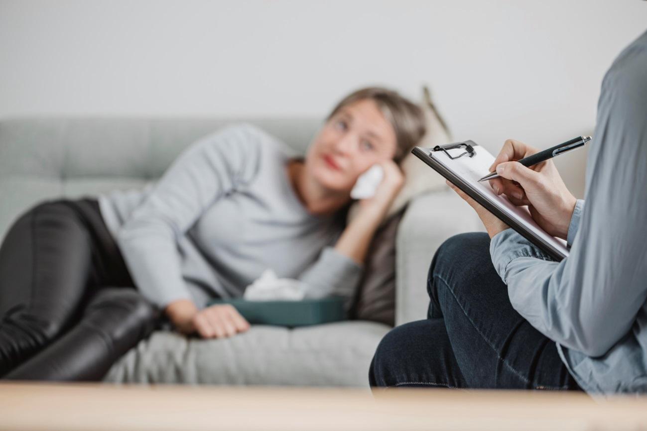 Entenda a importância do suporte psicológico em qualquer cirurgia estética para uma recuperação emocional equilibrada, resultados satisfatórios e um acompanhamento saudável durante todo o processo.